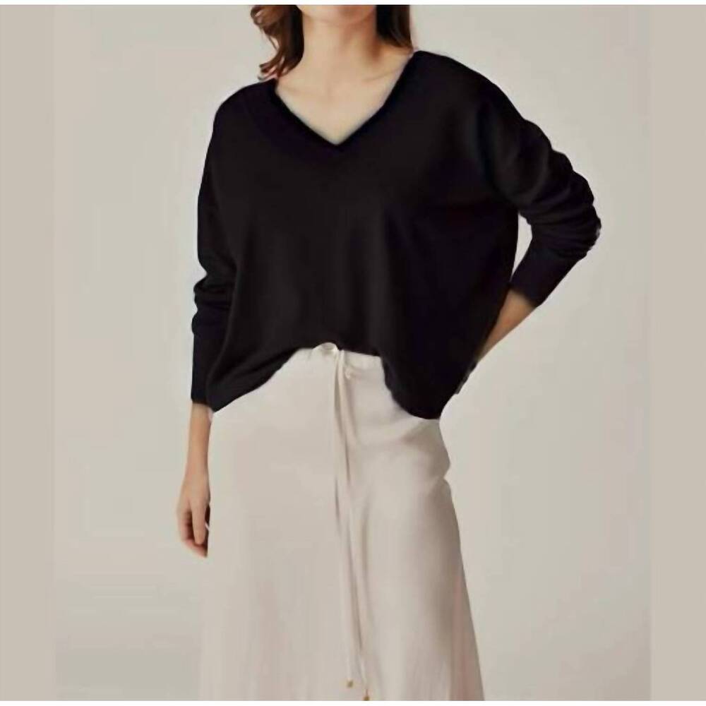NEW DÈLUC betula v-neck sweater in black